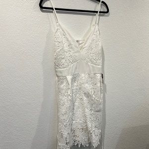 BNWT White floral romper Large